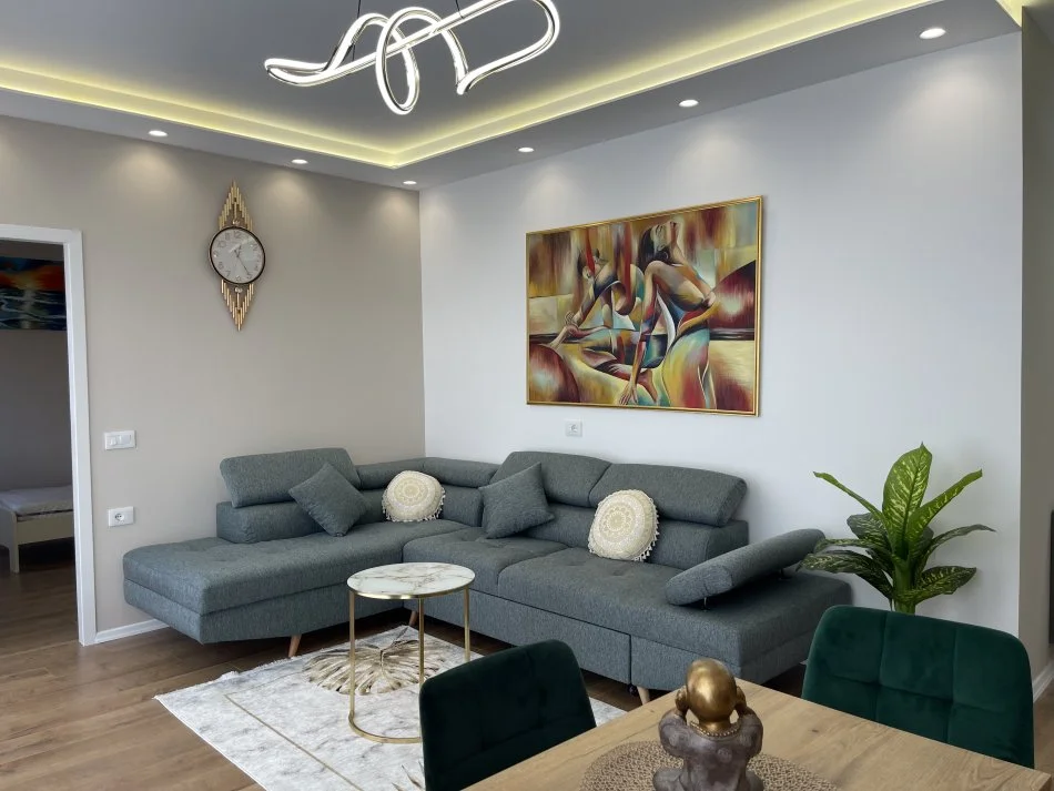 Tirane, jepet me qera apartament 2+1+Ballkon Kati 3, 104 m² 1.000 € (Rruga e Barrikadave)