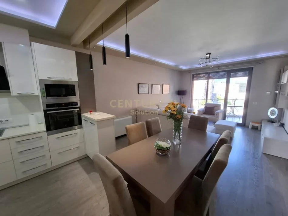 Tirane, jepet me qera apartament 2+1 Kati 5, 112 m² 1.100 € 