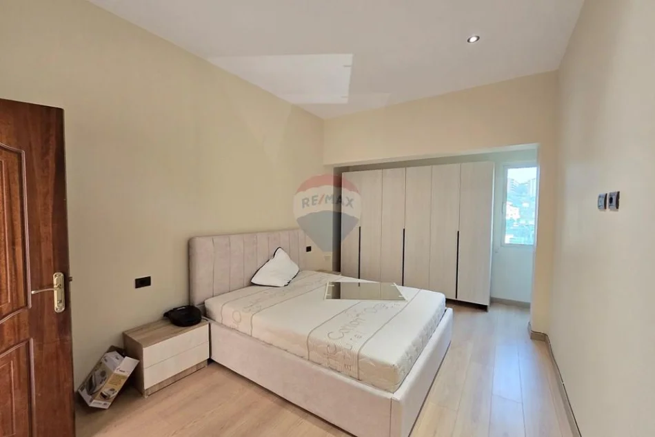 Tirane, jepet me qera apartament 2+1+Ballkon , 500 € (Vilat Gjermane)