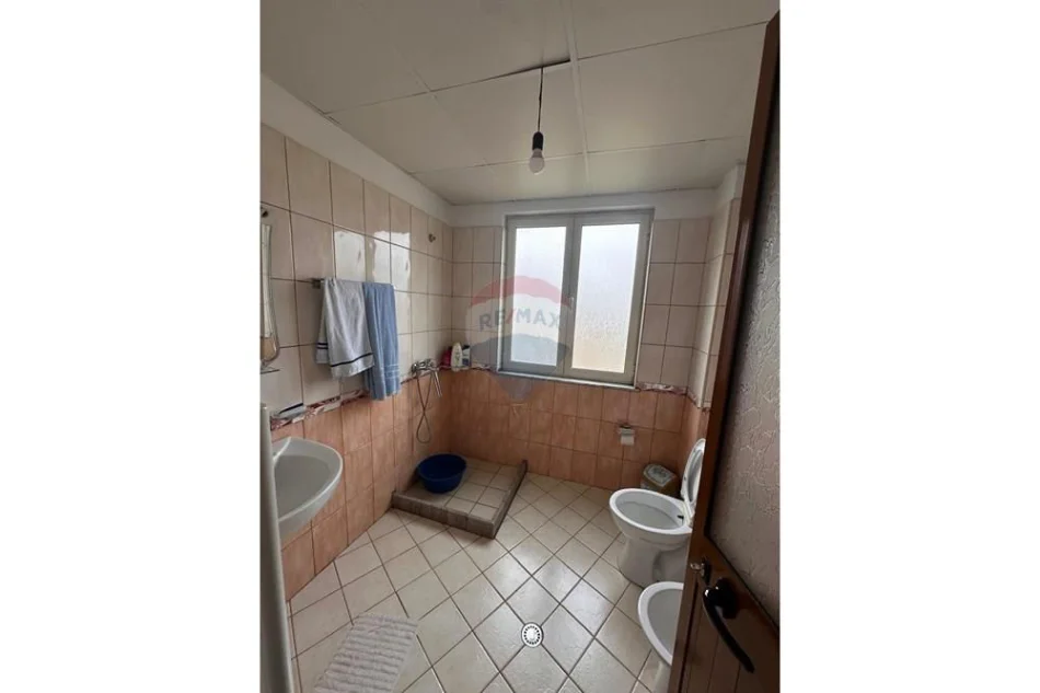 Tirane, shitet 3+1 , 123 m² 196.000 € (Rruga e Thesarit)