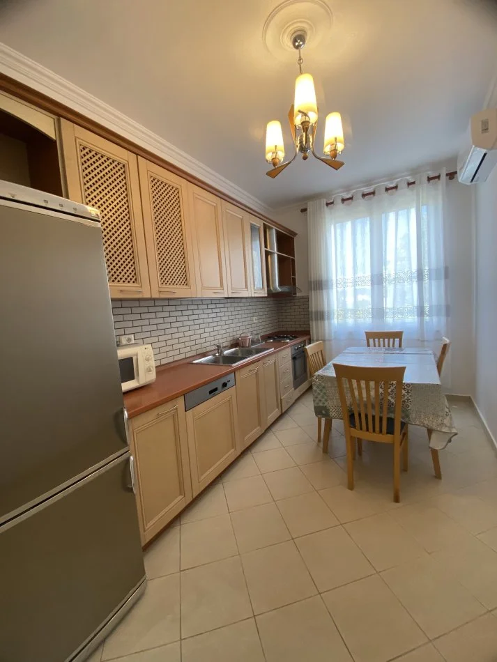 Tirane, jepet me qera apartament 1+1+Aneks+Ballkon Kati 8, 95 m² 700 € (Rruga Sami Frashëri)