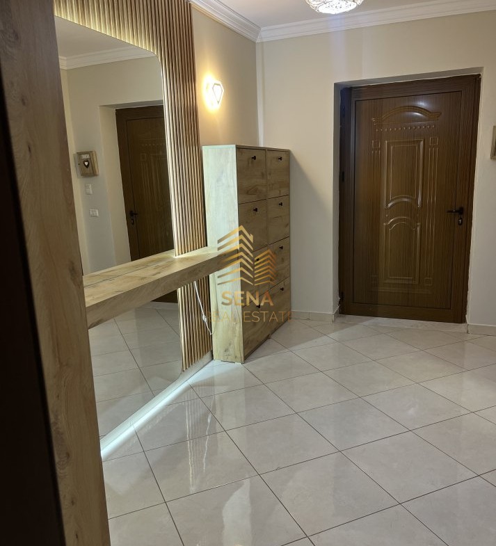 Tirane, jepet me qera apartament 1+1+Ballkon Kati 1, 70 m² 500 € (Rruga Xhanfize Keko)