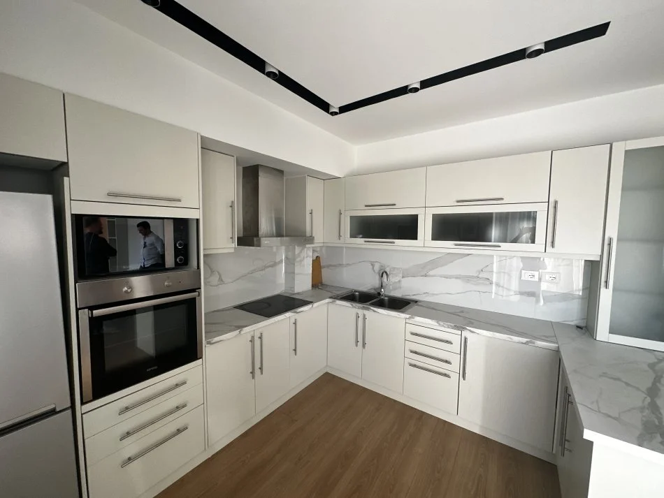 Tirane, shitet apartament 2+1+Ballkon Kati 4, 112 m² 208.000 € (Irfan Tomini)