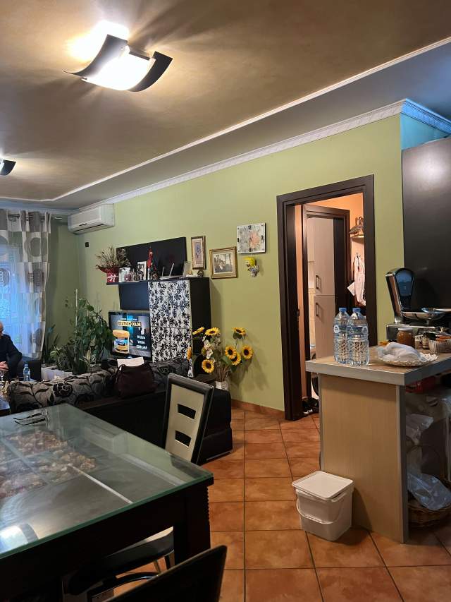 Tirane, jap me qera apartament 2+1+BLK Kati 3, 97 m² 700 Euro (Sheshi Willson, Posta Numer 8)