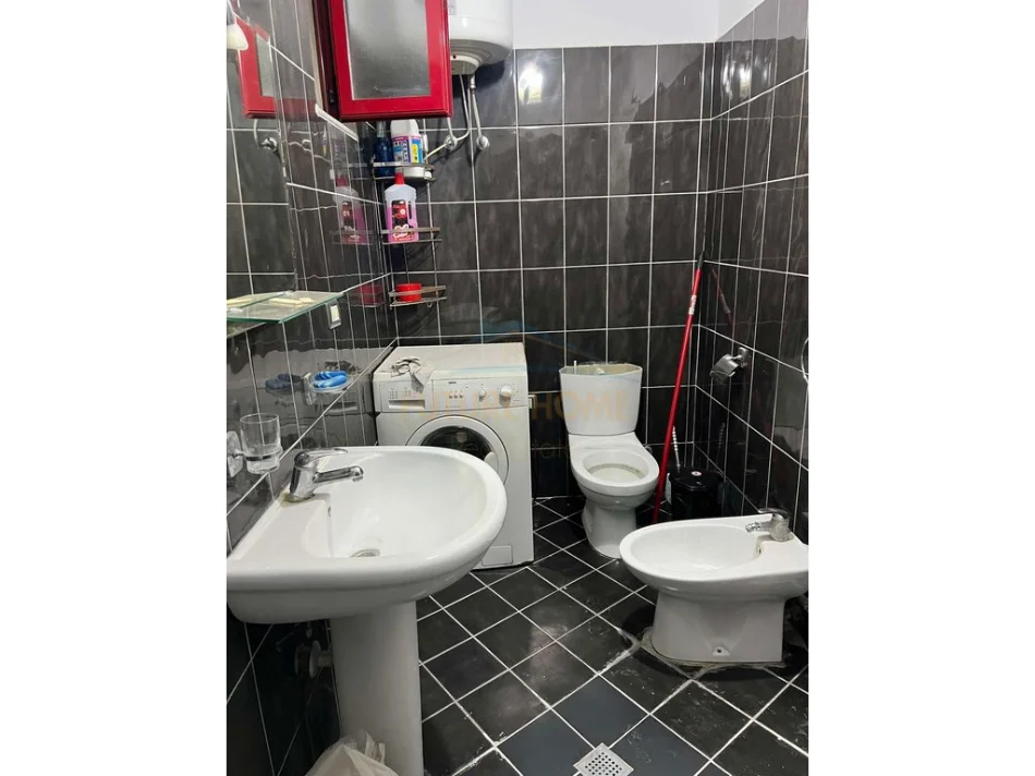 Tirane, jepet me qera apartament 1+1 Kati 5, 50 m² 360 € (Misto Mame)
