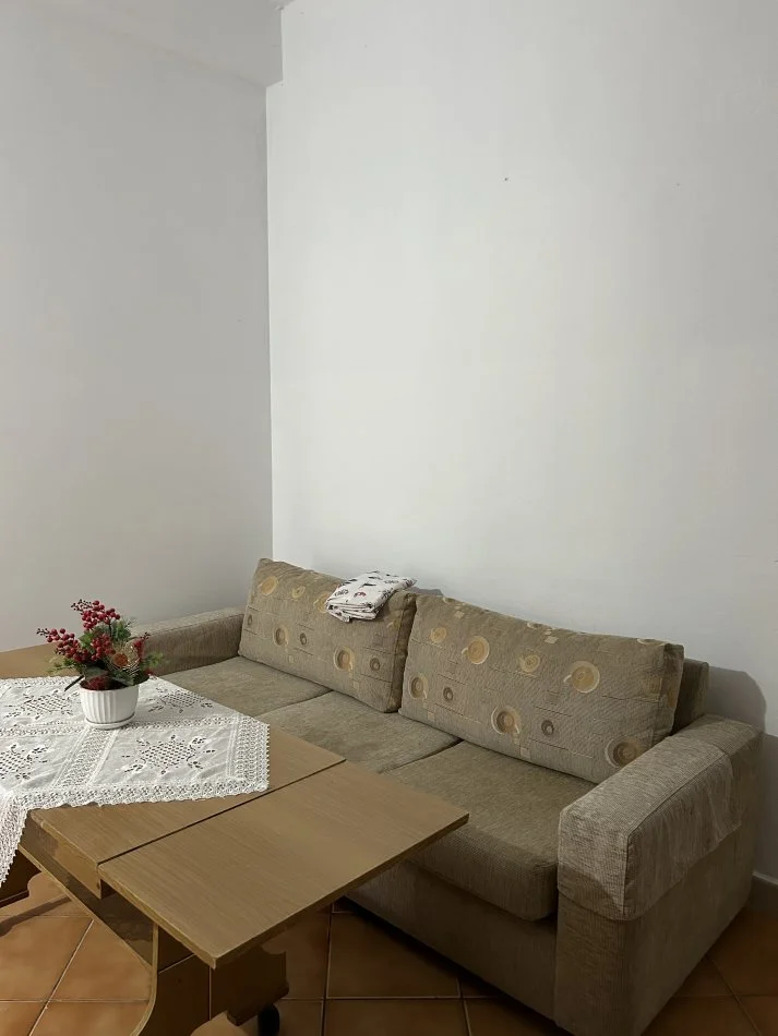 Durres, jepet me qera shtepi 2+1 Kati 1, (Stefaniaka)