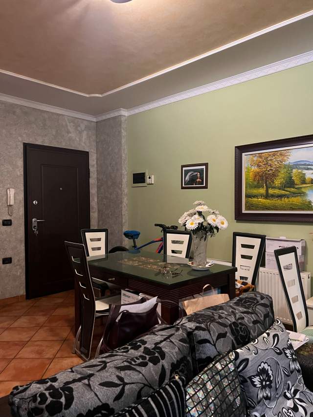 Tirane, jap me qera apartament 2+1+BLK Kati 3, 97 m² 700 Euro (Sheshi Willson, Posta Numer 8)