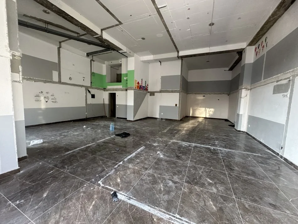 Tirane, jepet me qera ambjent biznesi Kati 0, 118 m² 1.300 € (Rruga Sokrat Miho)