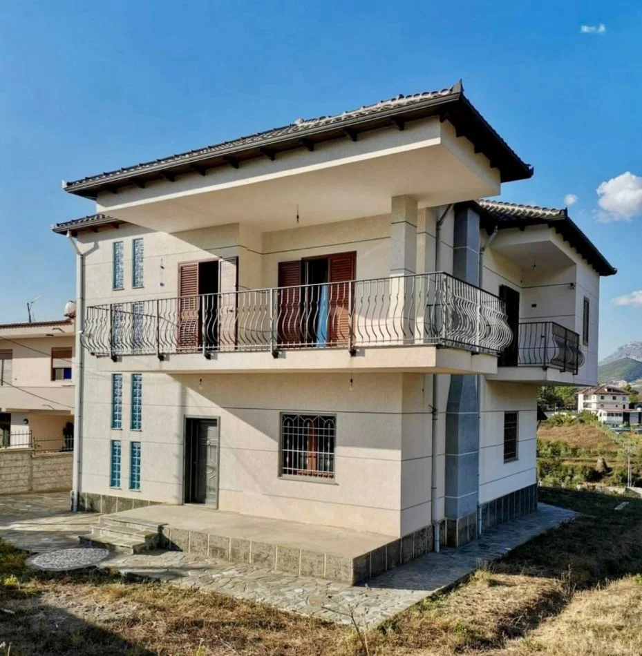Tirane, shitet Vile 3+1+Ballkon , 251 m² 250.000 € (Tufine)