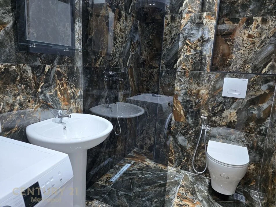 Tirane, jepet me qera apartament 2+1 Kati 5, 112 m² 1.000 € (Riza Cerova Tirana,)