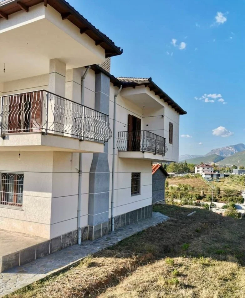 Tirane, shitet Vile 3+1+Ballkon , 251 m² 250.000 € (Tufine)