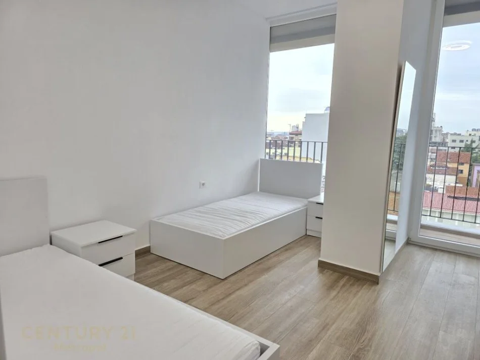 Tirane, jepet me qera apartament 2+1 Kati 5, 112 m² 1.000 € (Riza Cerova Tirana,)