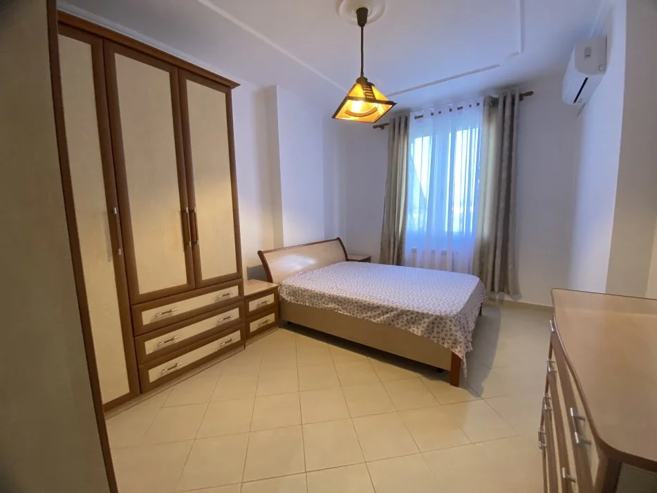 Tirane, jepet me qera apartament 1+1+Aneks+Ballkon Kati 7, 95 m² 650 € (Bllok)