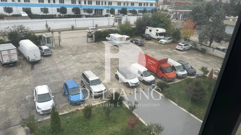 Tirane, jepet me qera ambjent biznesi Kati -1, 300 m² 750 € (Pranë QTU)