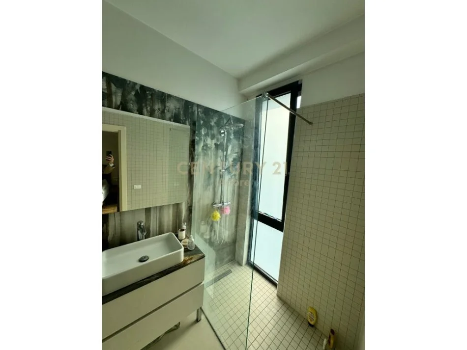 Tirane, jepet me qera apartament 3+1 Kati 12, 156 m² 2.500 € (Kompleksi 'Parke Gate' Tirana,)