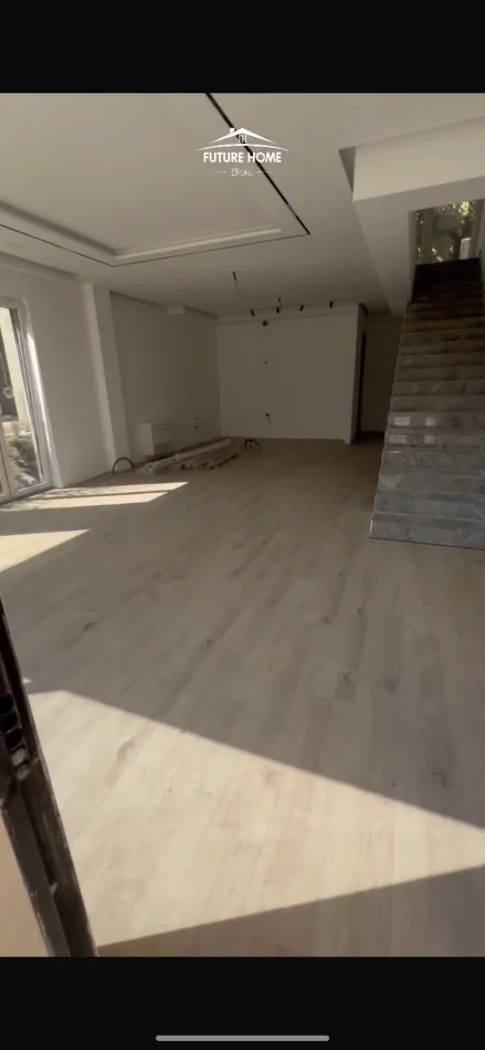 Tirane, jepet me qera Vile 3 Katshe , 252 m² (Liqeni i Thate)