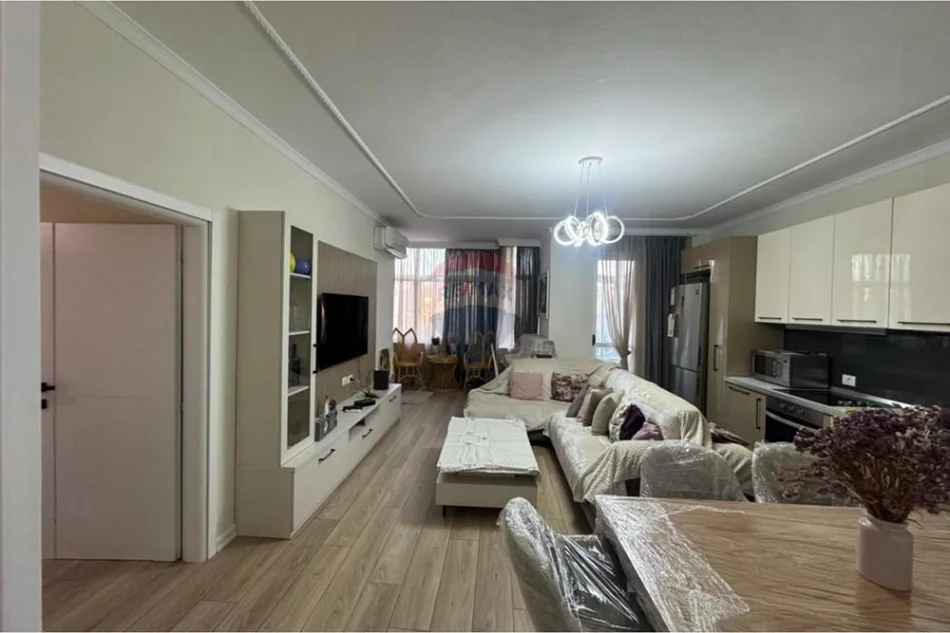 Tirane, jepet me qera 3+1 , 106 m² 1.200 € (Bulevardi Bajram Curri)