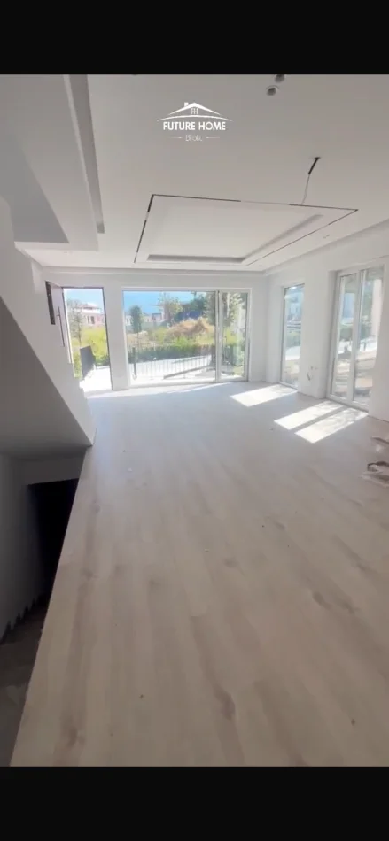 Tirane, jepet me qera Vile 3 Katshe , 252 m² (Liqeni i Thate)