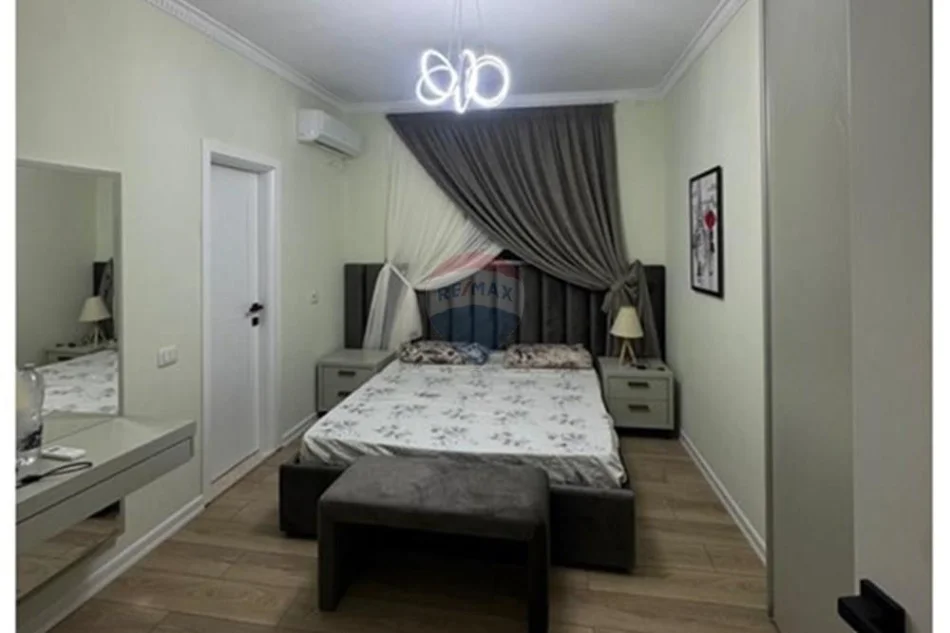 Tirane, jepet me qera 3+1 , 106 m² 1.200 € (Bulevardi Bajram Curri)