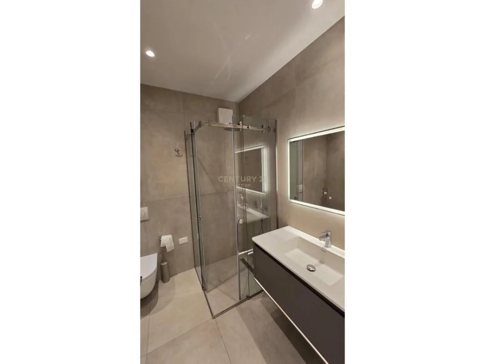 Tirane, jepet me qera apartament 2+1+Aneks+Ballkon Kati 6, 105 m² 2.000 € (Pazari i ri)