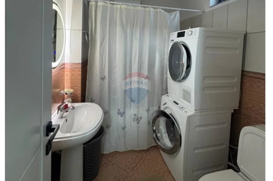 Tirane, jepet me qera 3+1 , 106 m² 1.200 € (Bulevardi Bajram Curri)