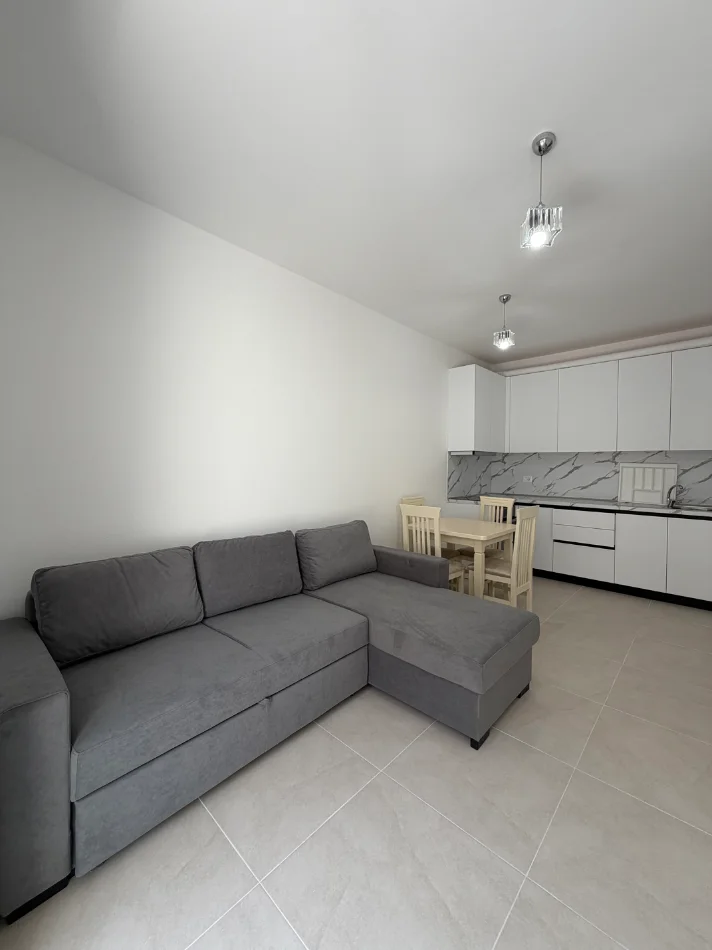 Tirane, jepet me qera apartament 2+1 Kati 4, 98 m² 500 € (Univers city)