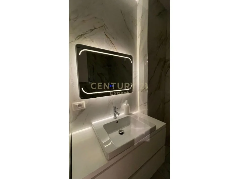 Tirane, jepet me qera apartament 1+1 Kati 3, 55 m² 1.200 € (Tirane)