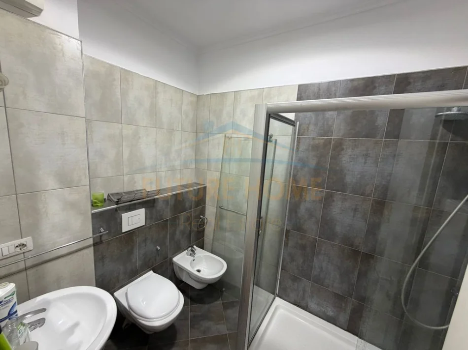 Tirane, jepet me qera apartament 3+1+Ballkon Kati 3, 820 € 