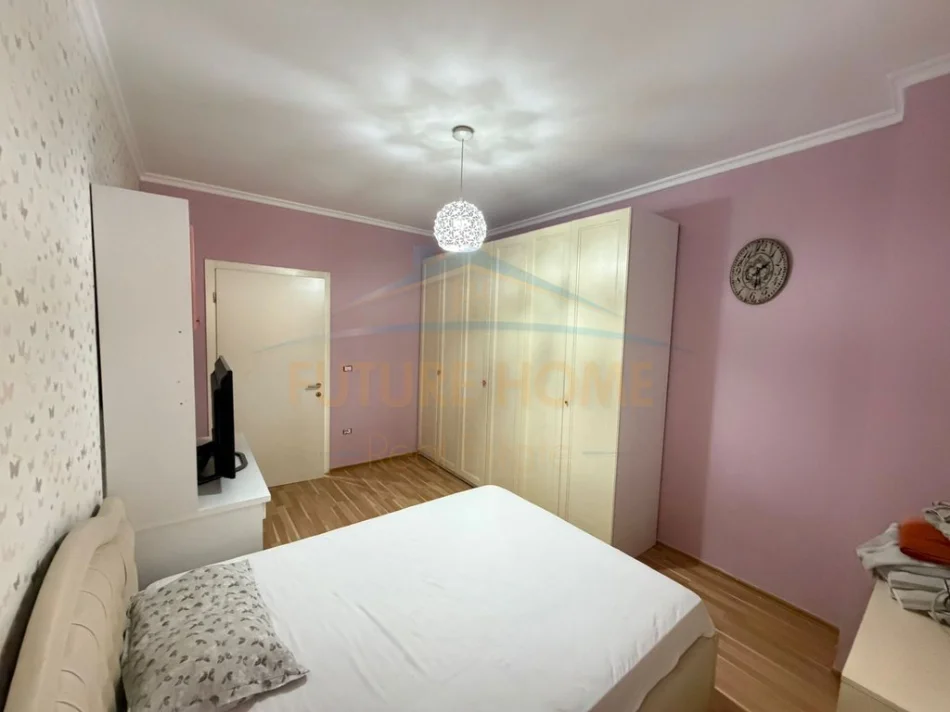 Tirane, jepet me qera apartament 3+1+Ballkon Kati 3, 820 € 