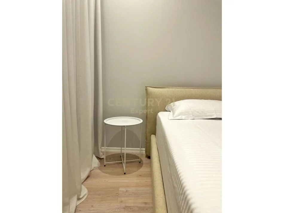 Tirane, jepet me qera apartament 1+1 Kati 3, 55 m² 1.200 € (Tirane)