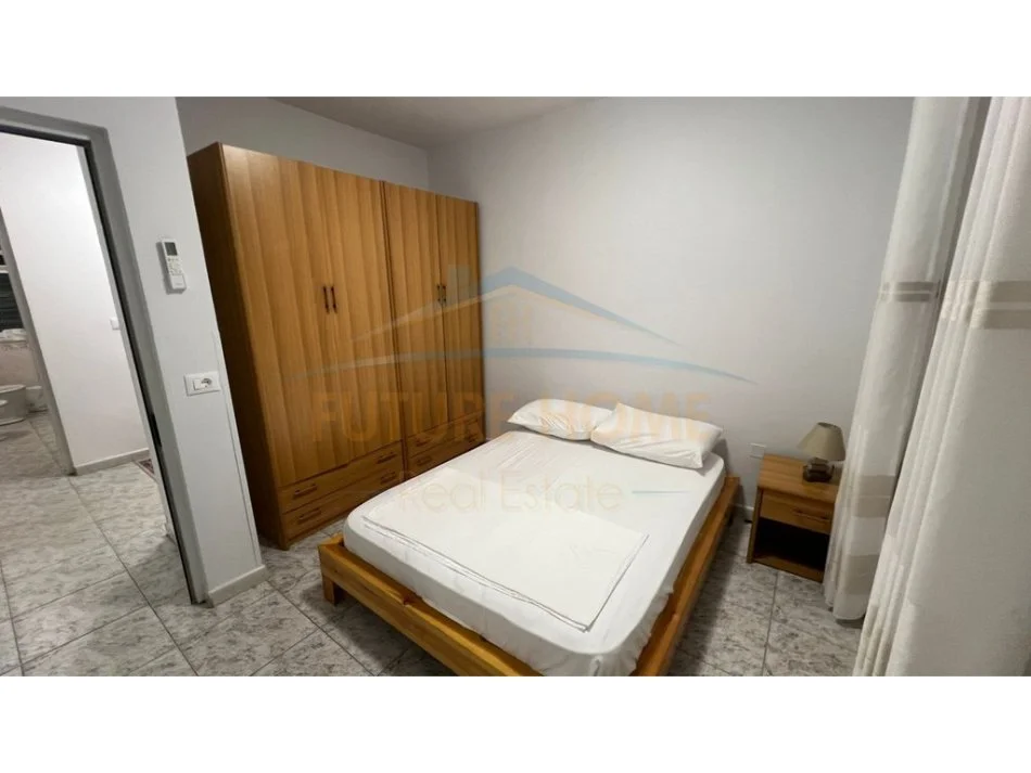 Tirane, jepet me qera apartament 2+1+Ballkon Kati 1, 86 m² 650 € (Rruga Fortuzi)