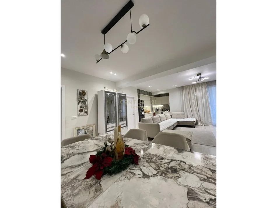 Tirane, shes apartament 2+1+Aneks+Ballkon Kati 6, 110 m² 355.000 € 