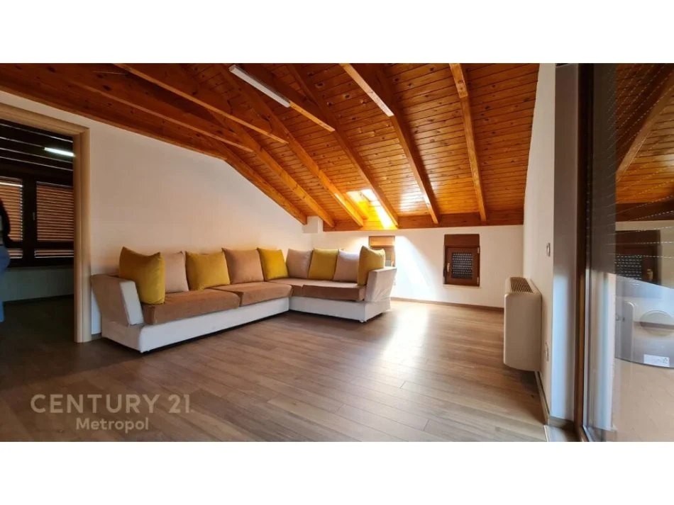 Tirane, jepet me qera Vile 3 Katshe Kati 3, 200 m² 2.500 € (Tirane)