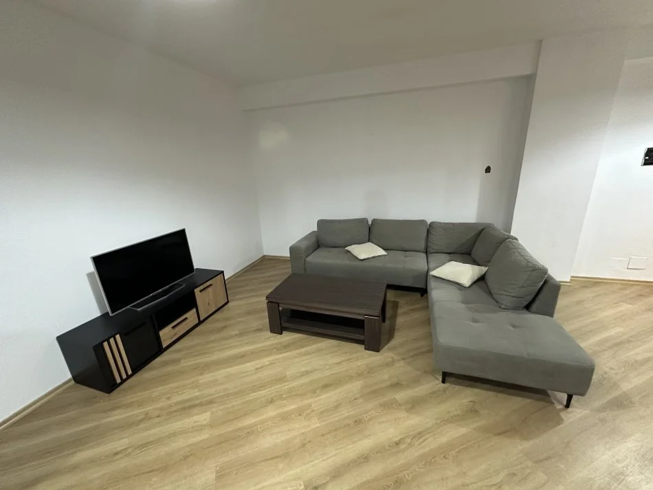 Tirane, jepet me qera apartament 2+1+2+verande Kati 9, 140 m² 550 € (Astir Kompleksi Fratari prane Trida Lounge)