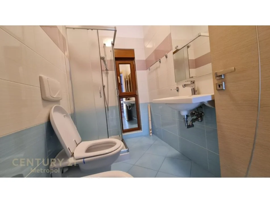 Tirane, jepet me qera Vile 3 Katshe Kati 3, 200 m² 2.500 € (Tirane)