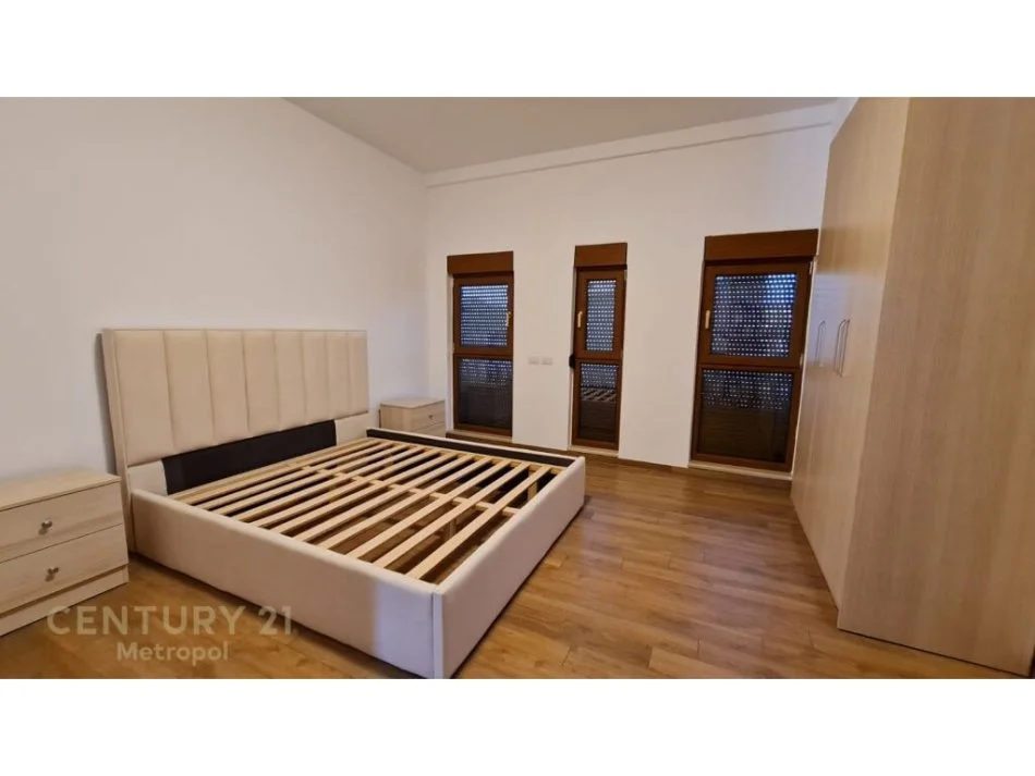 Tirane, jepet me qera Vile 3 Katshe Kati 3, 200 m² 2.500 € (Tirane)