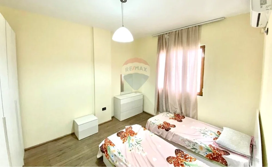 Tirane, jepet me qera apartament 2+1 Kati 2, 100 m² 550 € 