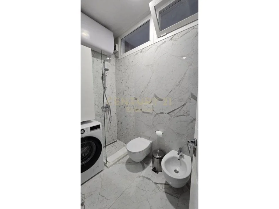 Tirane, jepet me qera apartament 2+1 Kati 5, 114 m² 1.000 € (Stadiumi Dinamo)
