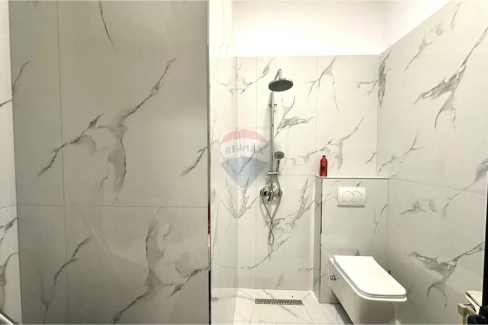 Tirane, shitet 1+1 , 50 m² 130.000 € (Rruga Ali Demi)