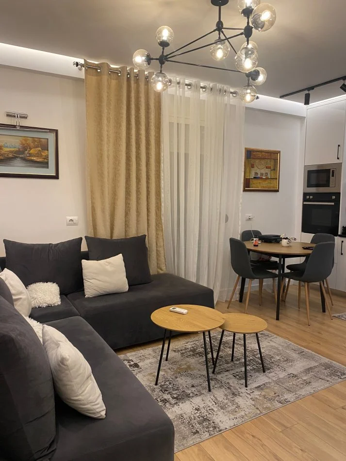 Shqiperi, jepet me qera apartament Kati 3, 70 m² 500 € (Rruga Eduart Mano pranë kopshtit Zoologjikë)