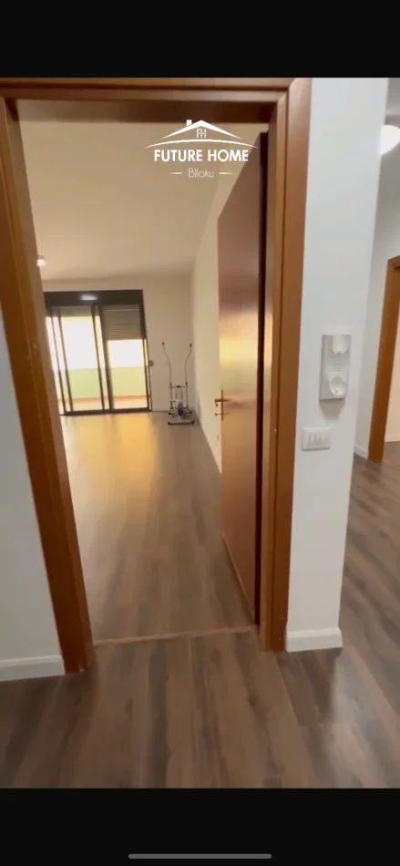 Tirane, jepet me qera apartament 3+1 Kati 4, 126 m² 900 € (Komuna e Parisit)