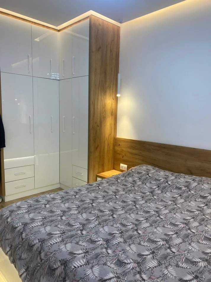 Shqiperi, jepet me qera apartament Kati 3, 70 m² 500 € (Rruga Eduart Mano pranë kopshtit Zoologjikë)