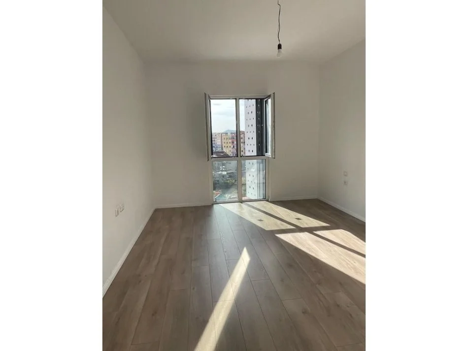 Tirane, shes apartament 1+1+Aneks+Ballkon Kati 8, 82 m² 180.000 € (Emerald Center)