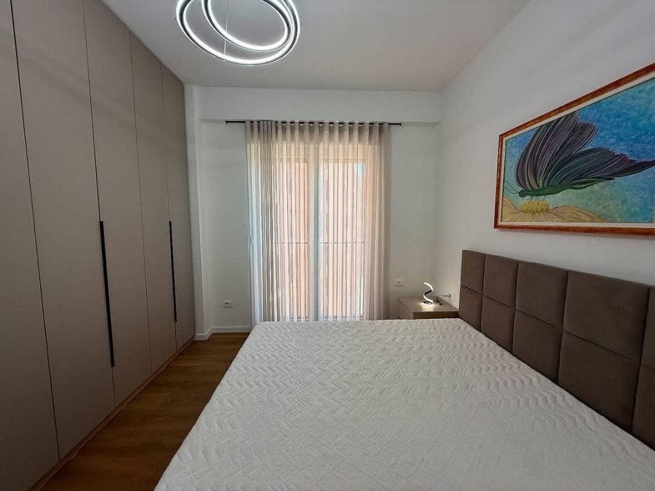 Tirane, jepet me qera , 