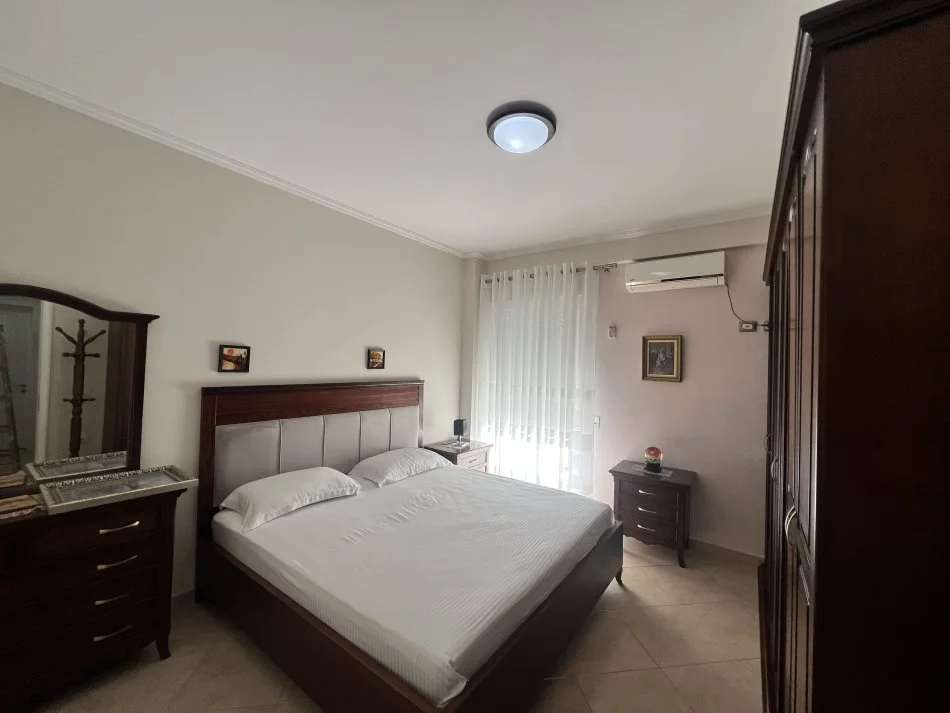 Tirane, jepet me qera apartament 2+1+Ballkon Kati 6, 105 m² 850 € (Rruga e Elbasanir)