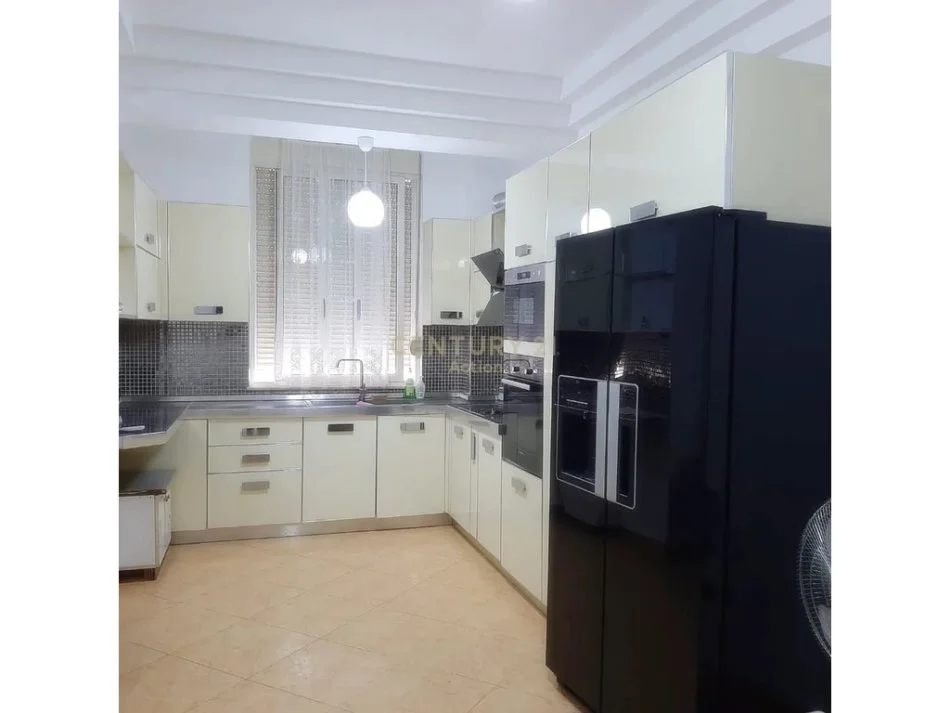 Tirane, jepet me qera apartament 2+1 Kati 2, 88 m² 600 € 