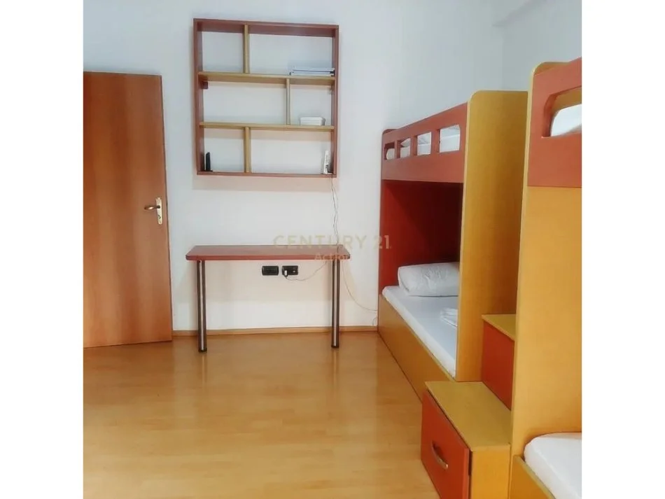 Tirane, jepet me qera apartament 2+1 Kati 2, 88 m² 600 € 