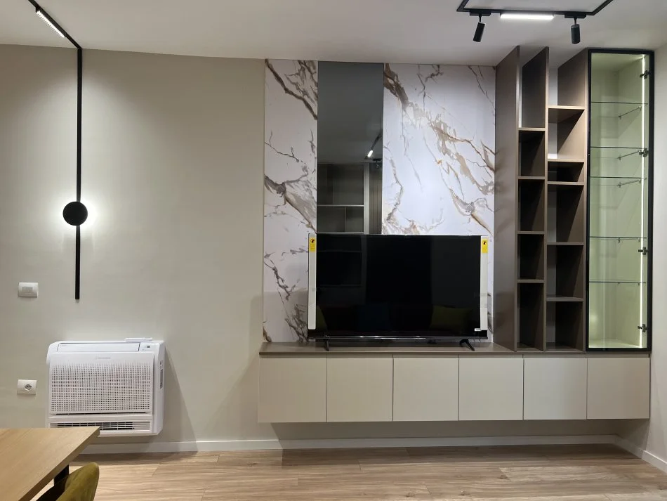 Tirane, jepet me qera apartament 1+1+Ballkon Kati 3, 75 m² 700 € (Kopshti Zoologjik)