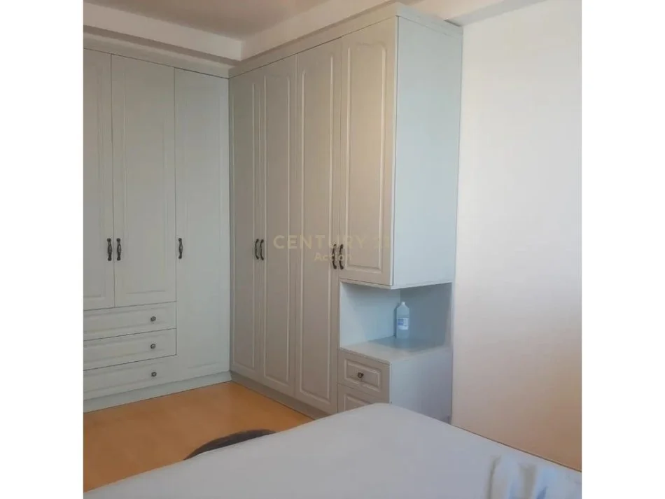 Tirane, jepet me qera apartament 2+1 Kati 2, 88 m² 600 € 