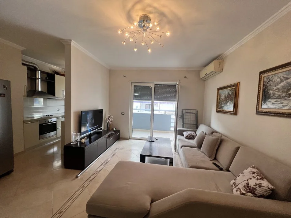 Tirane, jepet me qera apartament 2+1+Ballkon Kati 6, 105 m² 850 € (Rruga e Elbasanir)